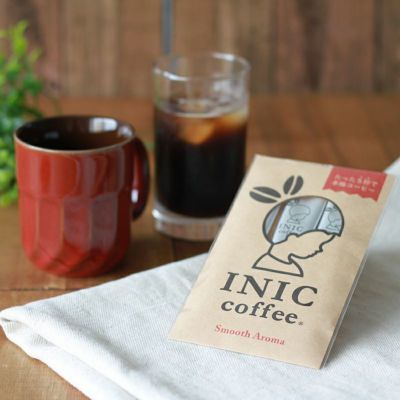 INIC coffee スムースアロマのﾎｯﾄｺｰﾋｰとアイスコーヒーの写真