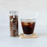 デイタイムアイスアロマ瓶とアイスコーヒーの写真
