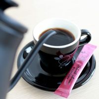 リフレッシュアロマ ダブルカフェイン　コーヒーとスティックのイメージ写真