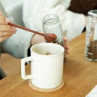 Beans Aromaのパウダーを瓶から入れるイメージ写真
