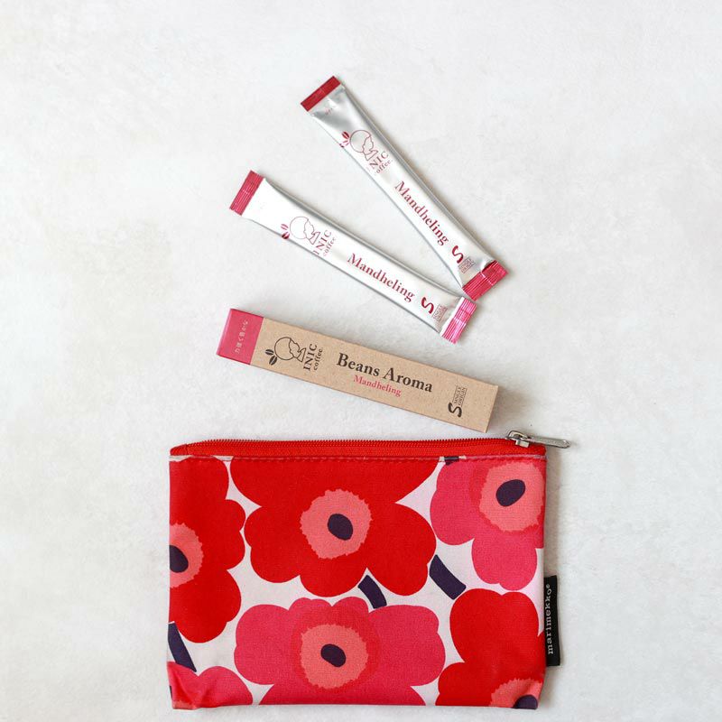 ビーンズアロマ マンデリン 3本入りをポーチに入れた様子