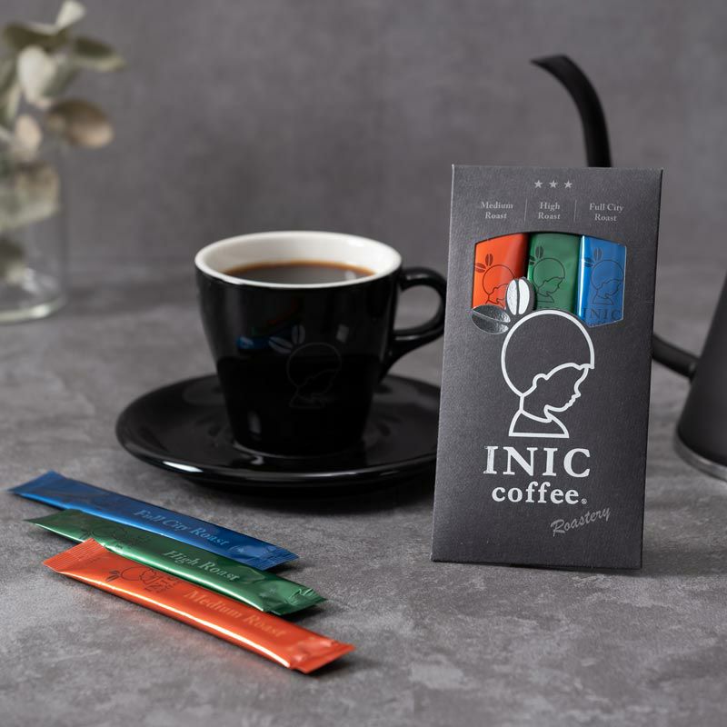 ロースタリーアソート／3本入り(Full City Roast/High Roast/Medium Roast)のパッケージとスティック写真