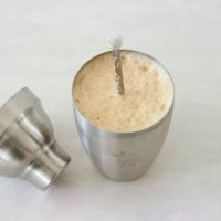 シェイクした直後のカフェオレ