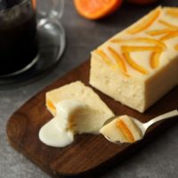 みかんテリーヌをすくった様子